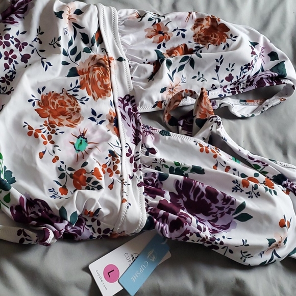 Cupshe bathing suit - Picture 2 of 2